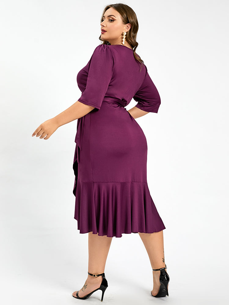 Lila Midikleid mit V-Ausschnitt