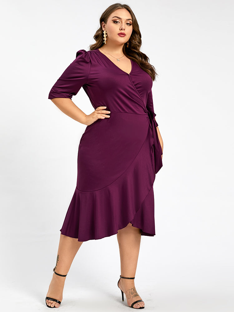 Lila Midikleid mit V-Ausschnitt