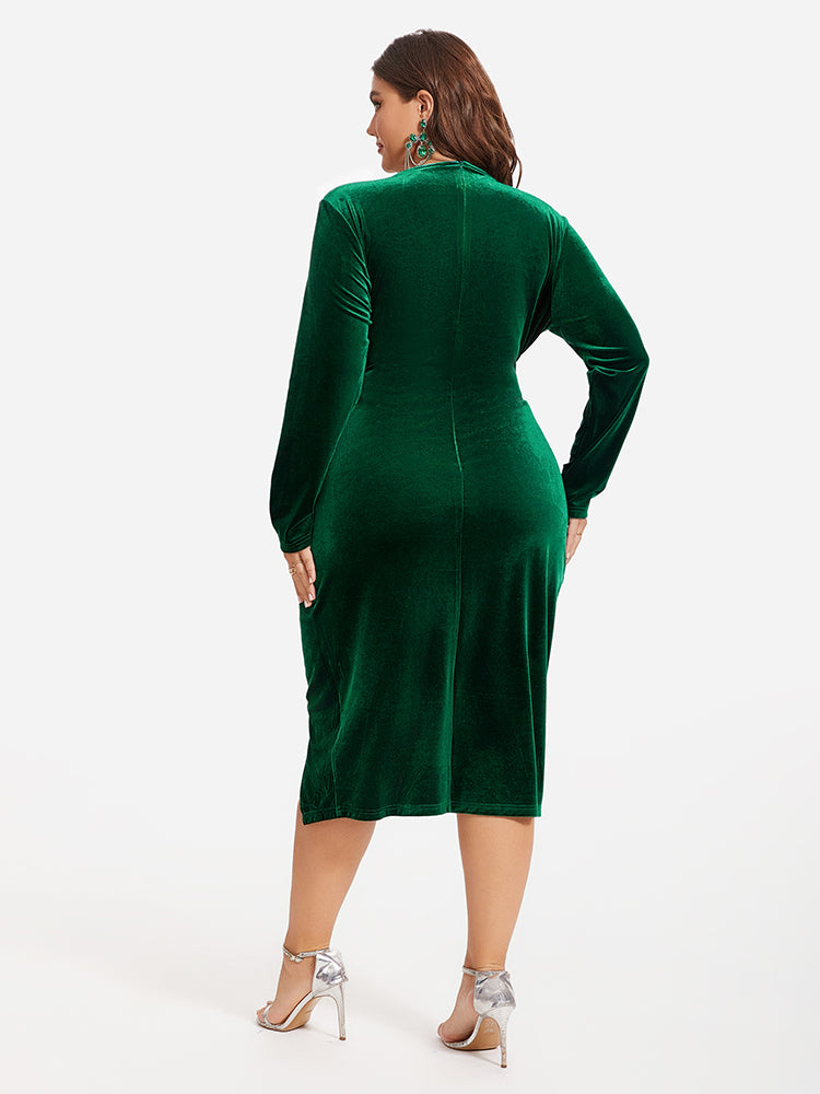 Gerüschtes Midikleid aus Samt mit Seitenschlingen