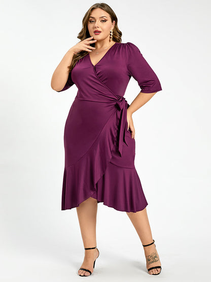 Lila Midikleid mit V-Ausschnitt