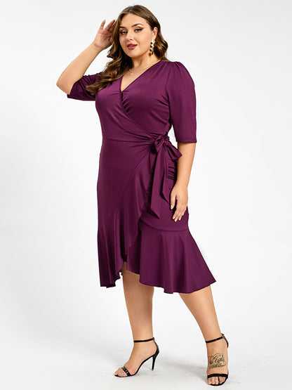 Lila Midikleid mit V-Ausschnitt